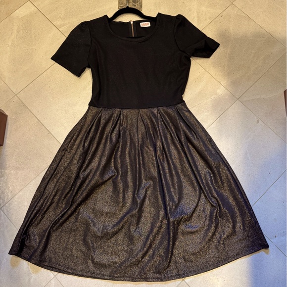 LuLaRoe Dresses & Skirts - Brand New LuLaRoe Size L Black Top & Rose Gold Skirt Amelia Dress